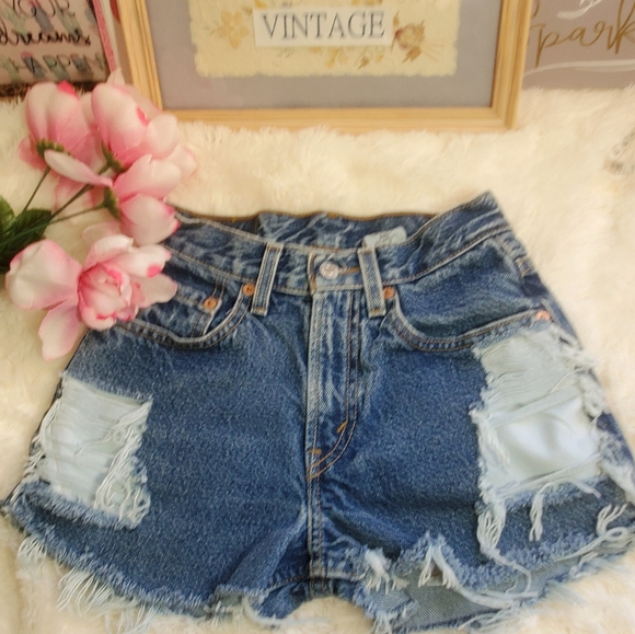 VINTAGE LEVI'S HIGHRISE MID & LOW RISE DISTRESSED FRAYED & ROLLED CUTOFF SHORTS - Picture 9 of 13